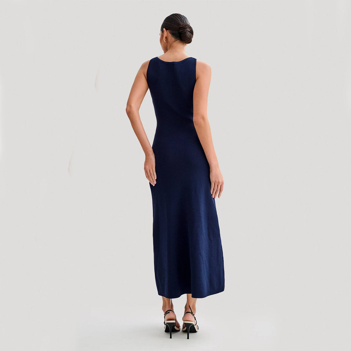 Robe Élégance _Boutonnage Chic