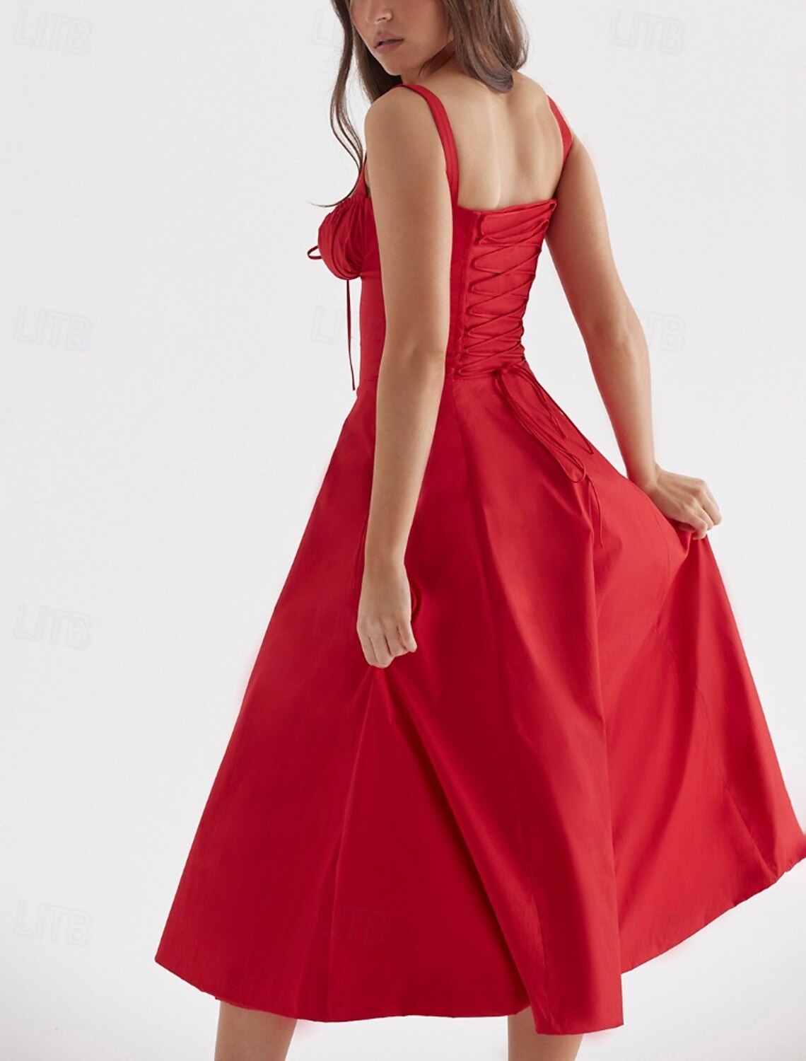 Elegant sleeveless dress with front slit